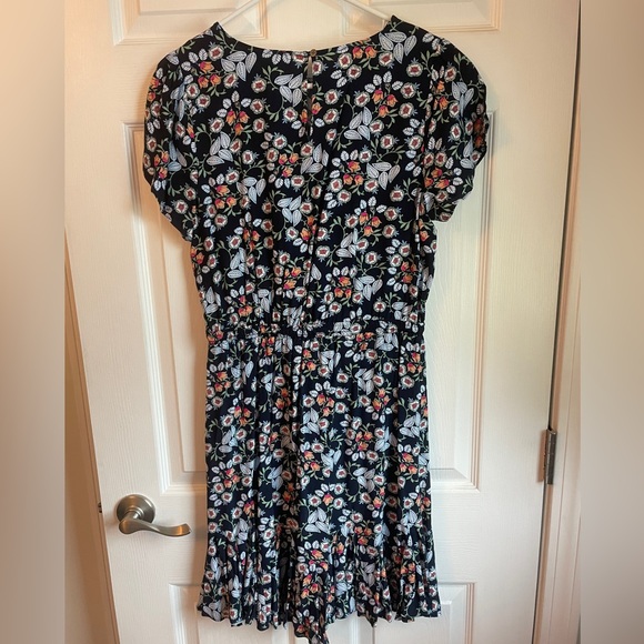 Loft floral dress. New with tag. Size petite medium - Picture 2 of 3